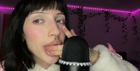 SleepGirlASMR star top picture