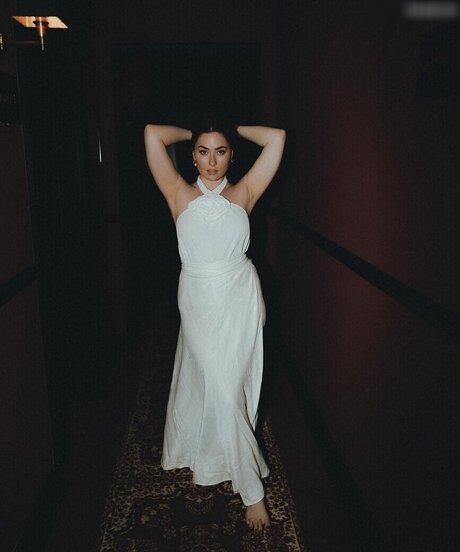 Sonny Loops porn model gallery