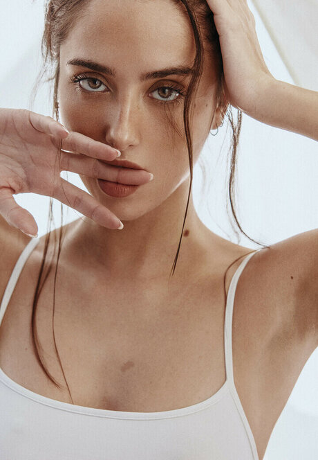 Elsa Couturier sexy model pics