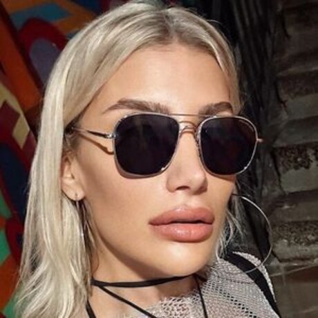 I rem Derici model naked photo