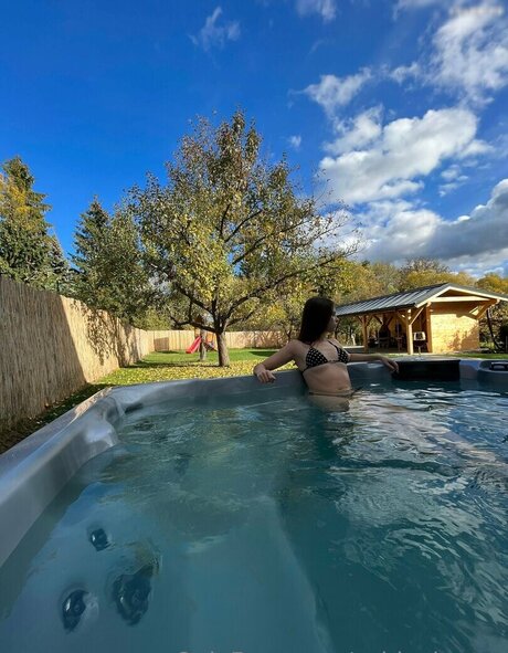 milf glasses onlyfans top picture