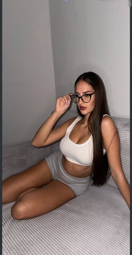 Leni pntr top model archive