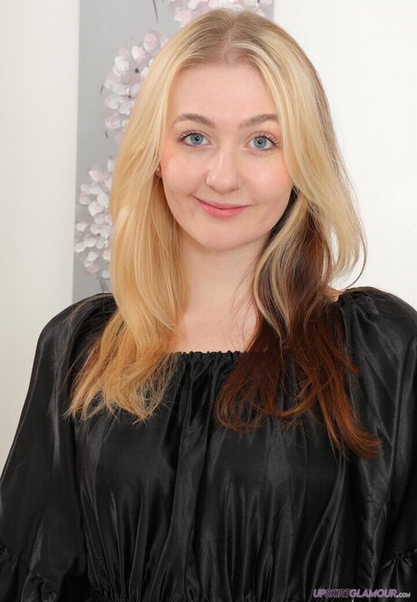 Em Yang star exclusive pics