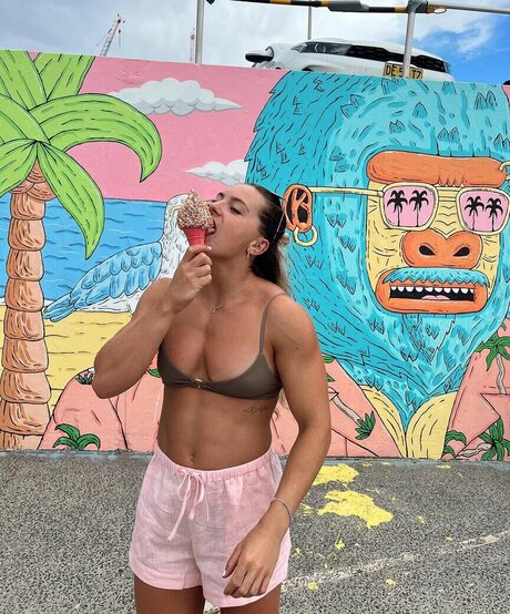 Aimee Cringle model hot pictures