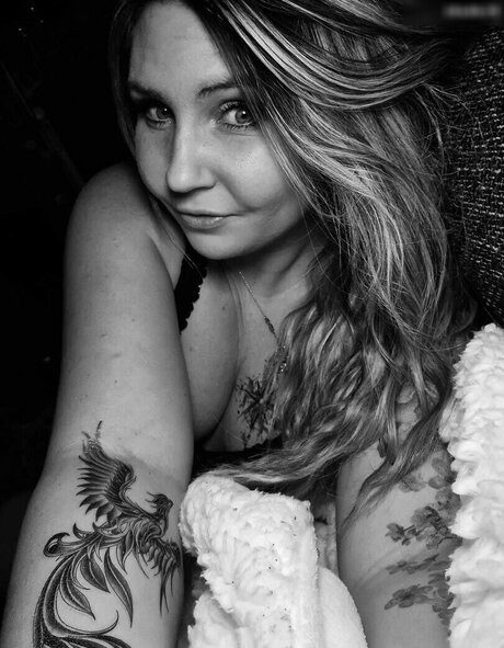 Nicole Miss opel model exclusive img