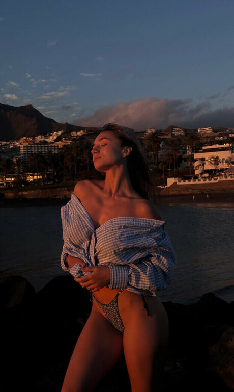 female influencer onlyfans beautiful archive