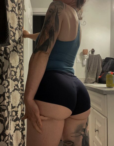 lesbian kissing onlyfans free nude images