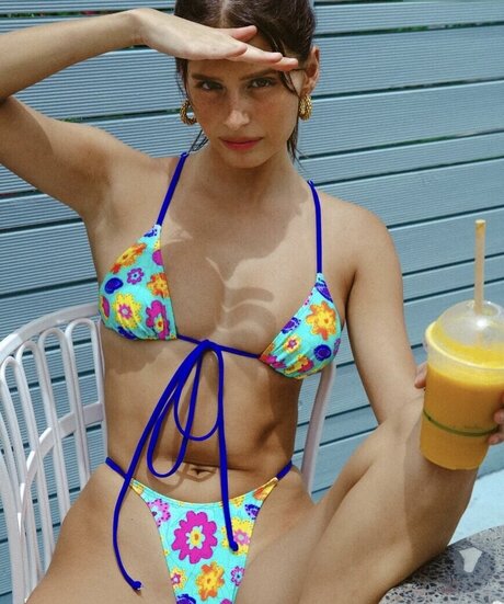 Stephanie Mandich nice star photo