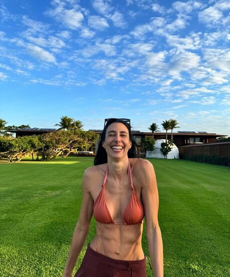 Sheilla Castro model nude pic