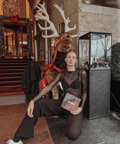 Sandra Hunke naked model img