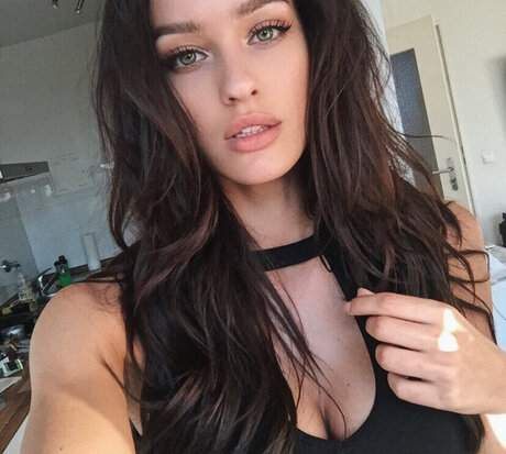 J li Mery model beautiful picture