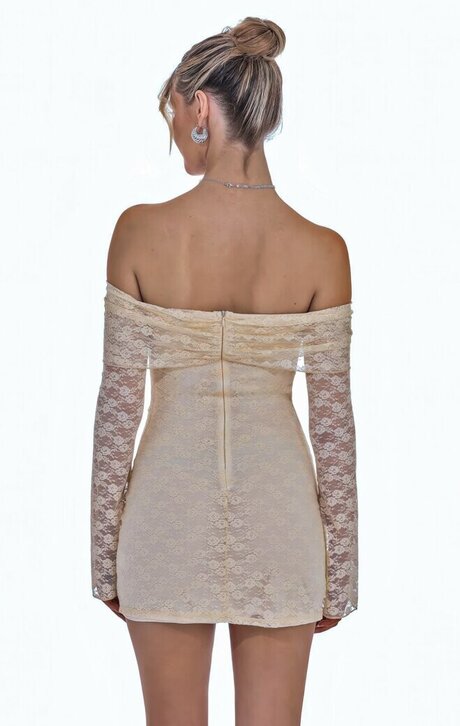 Sarah E Coomer model nude image