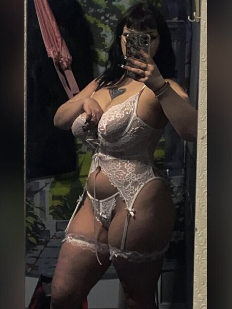 bl00dyh4nd naked model image