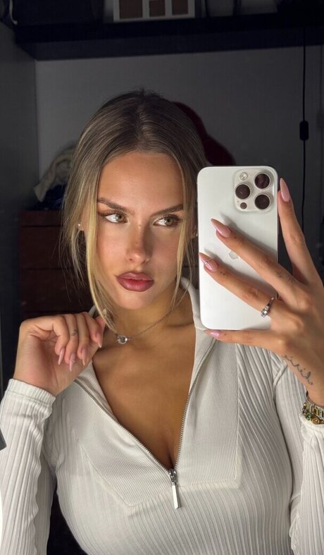 Elisa Pellegrino nice model photo