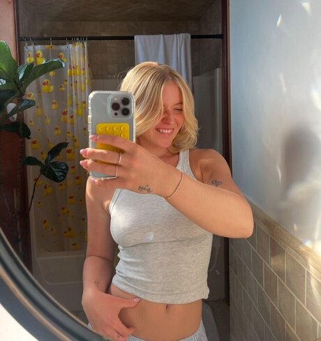 Majaaleonie pornographic actress photo