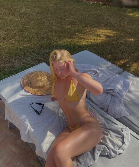 shemale fucks girl onlyfans pornos images