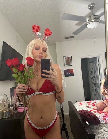 Katycarnegie hot model picture