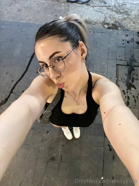 emilyy vip best model gallery