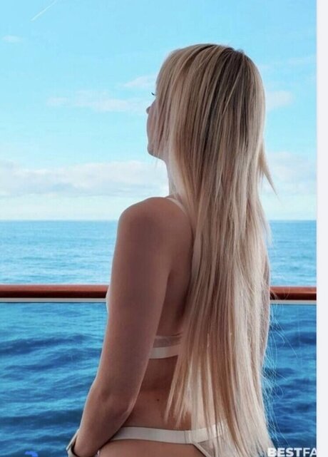 squat onlyfans beautiful porn photo