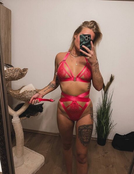 Anna Iffl nder Profile