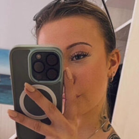 De leonii exclusive model pic