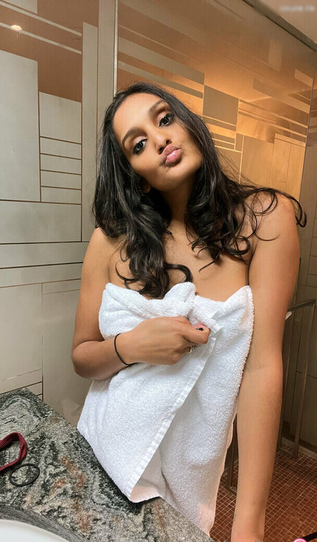 Lea Monet erotic pornstar pics