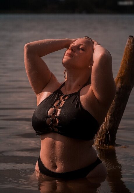 Sarahfahr9 art pornstar picture