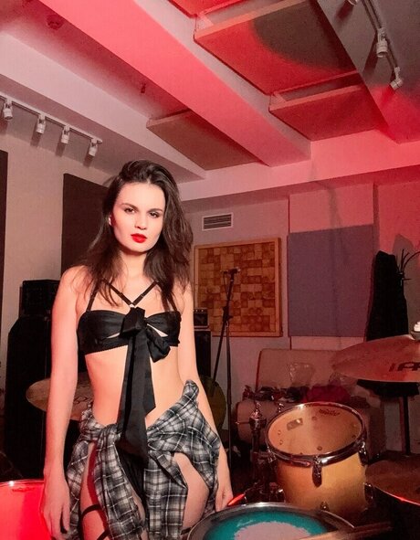 Tonya Rozatti model adult galleries