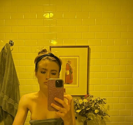 Maddie Hasson nice star photos