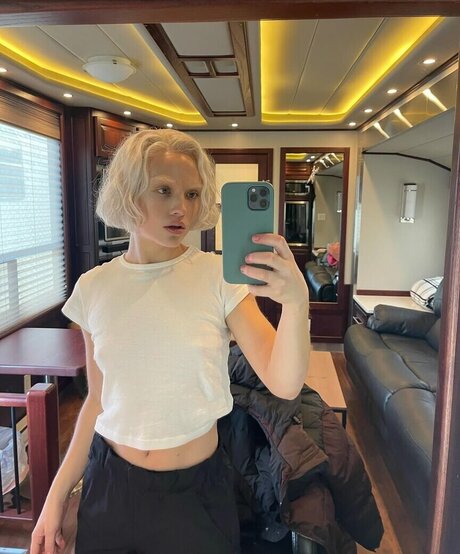 Maddie Hasson star erotic photos