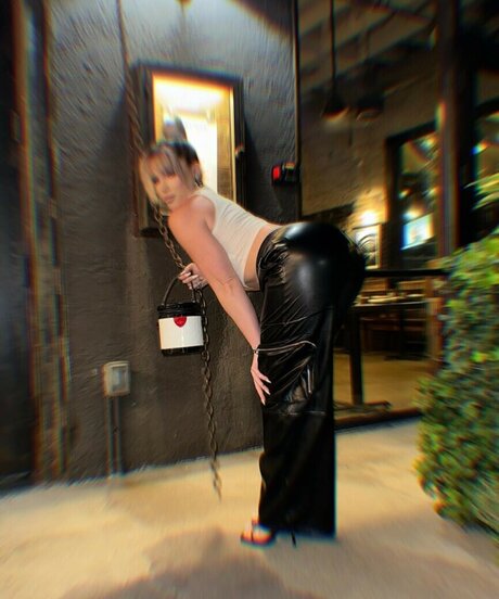 bfitntrain erotic model picture