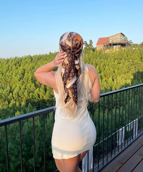 bfitntrain model naked img