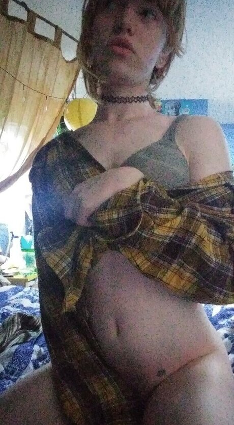 Cumbrain model sexy picture