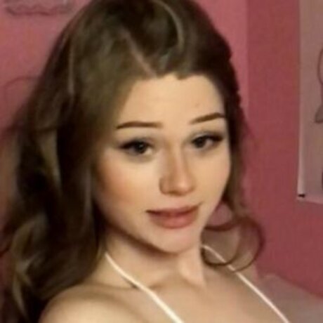 Laylah Little pornstar img