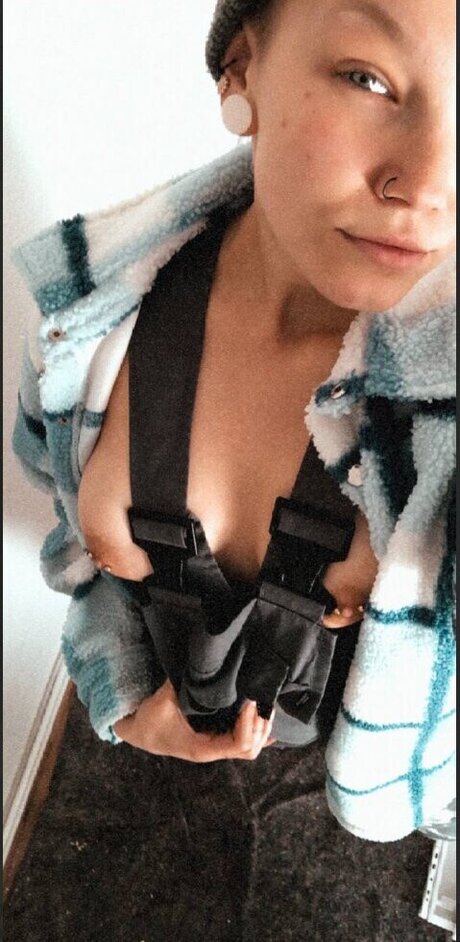 Su Goddness pornstar erotic image