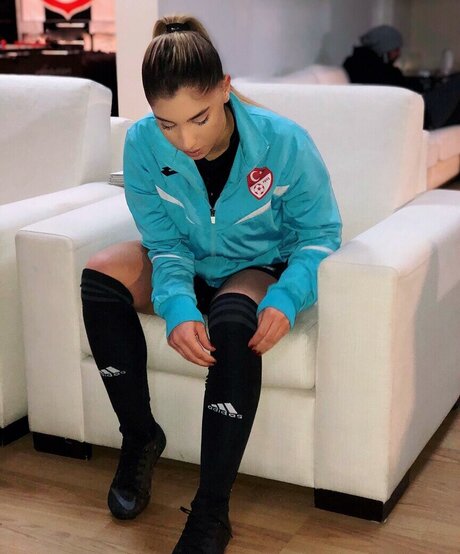 Elif Karaarslan hot model pics