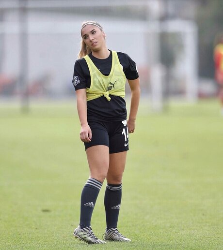 Elif Karaarslan star erotic photos