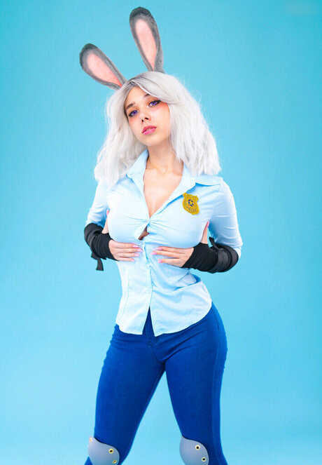 Lunas Dojo free actress images