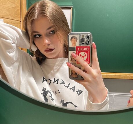 sosihue star nude img