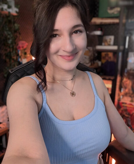 Haselnuuuss top star image