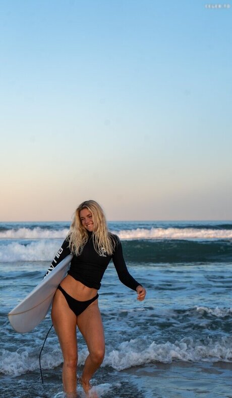 Emmi Schmidt pornstar nude photo