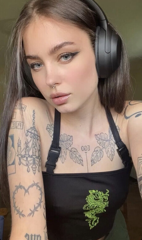 naked hugs aka Sam pornstar sexy picture