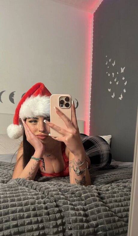 Luna Bufo naked actress img