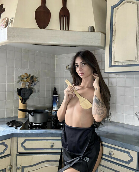 curvy shemale onlyfans porn image