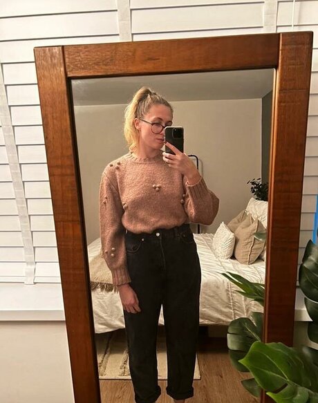 catraises nudes star image