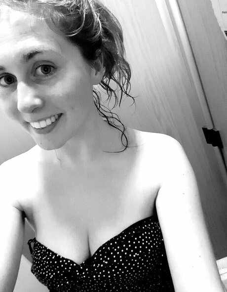 catraises model beautiful pic