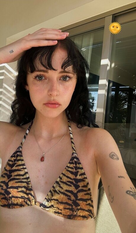 Holly Laing pornstar high quality photos