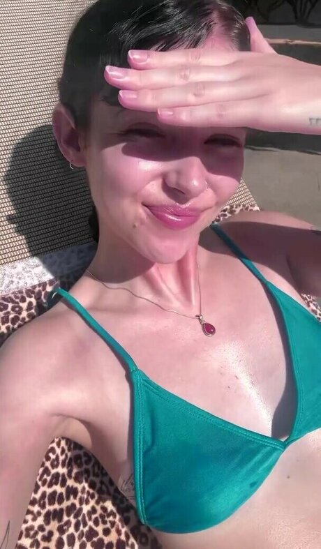 Holly Laing model pretty picture