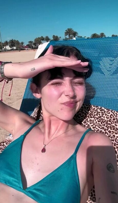 Holly Laing model nice pic