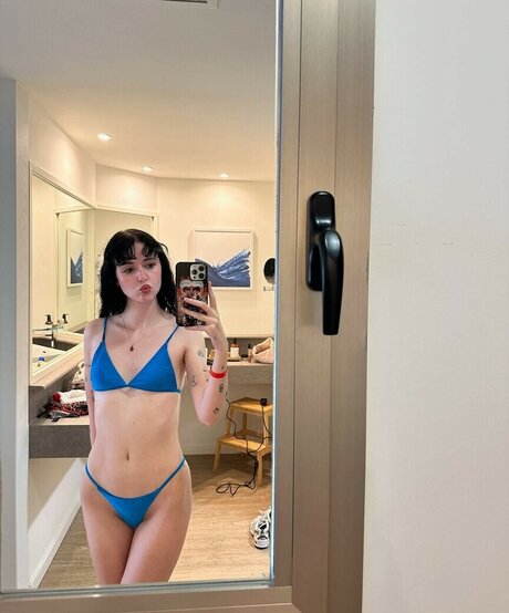 Holly Laing nude actress pics